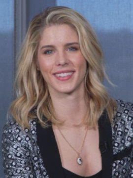 Emily Bett Rickards DeepFakes Porn Videos